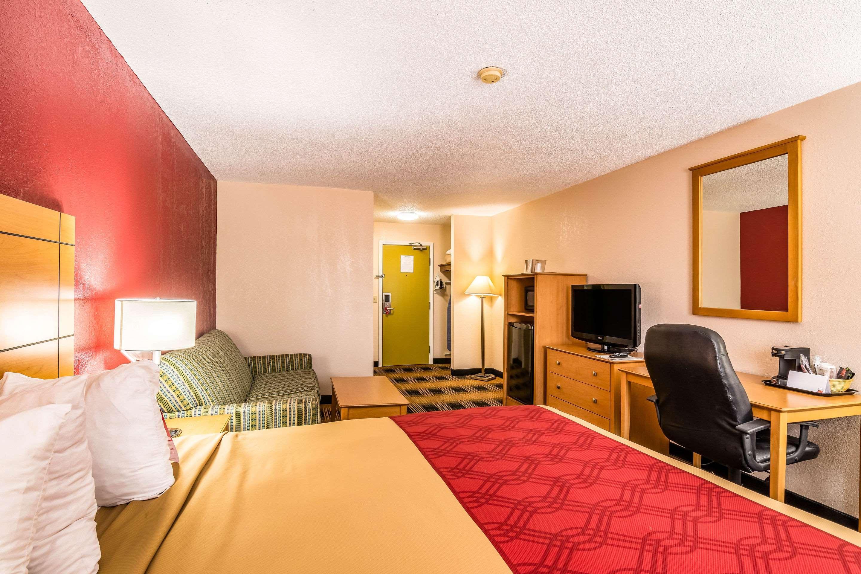 Econo Lodge Wanamaker Topeka Exterior photo