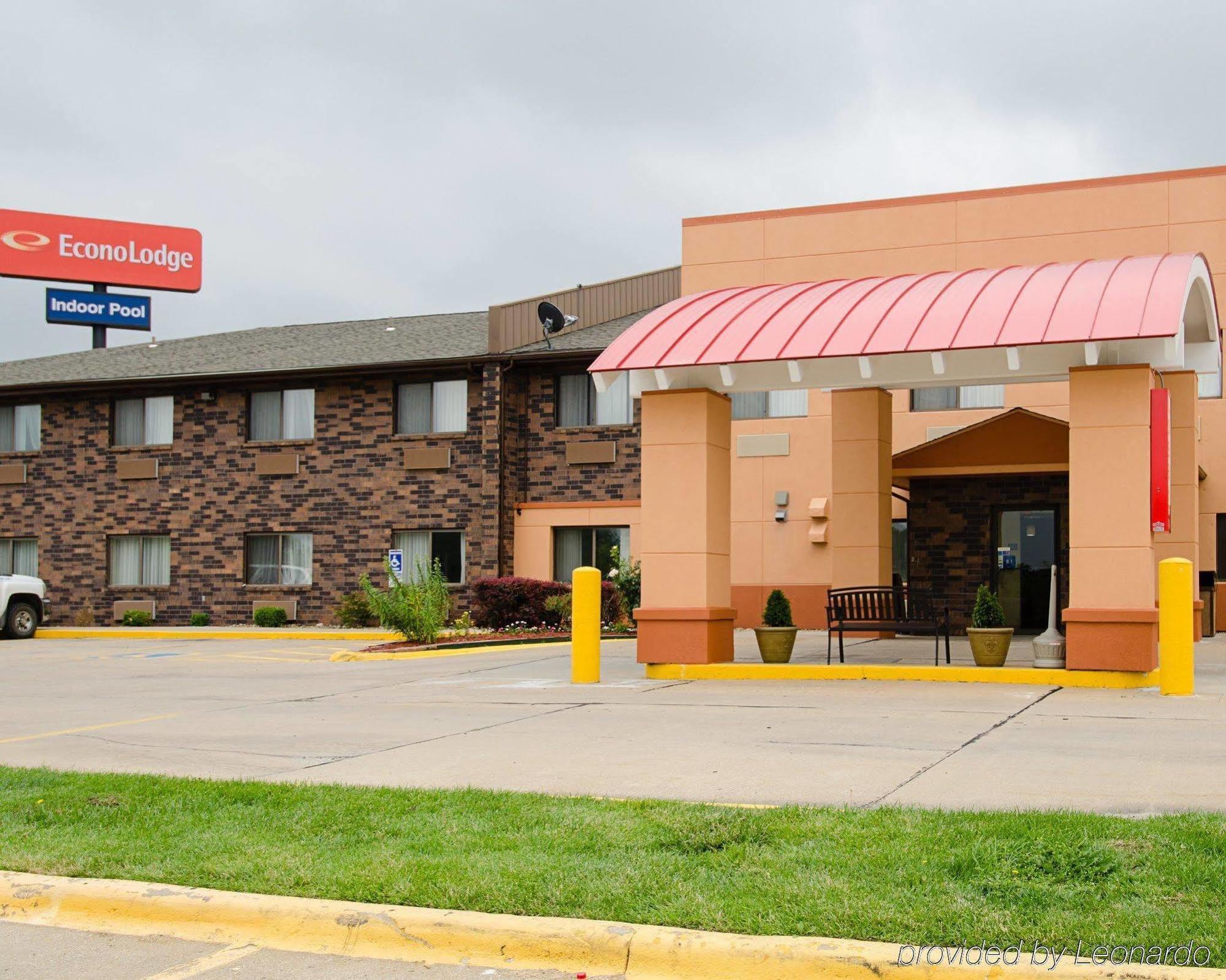 Econo Lodge Wanamaker Topeka Exterior photo